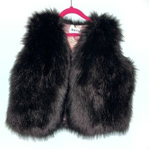 COPY - NWT! Girls Black Faux Fur Vest